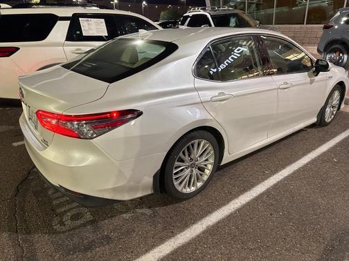 2020 Toyota Camry Hybrid XLE