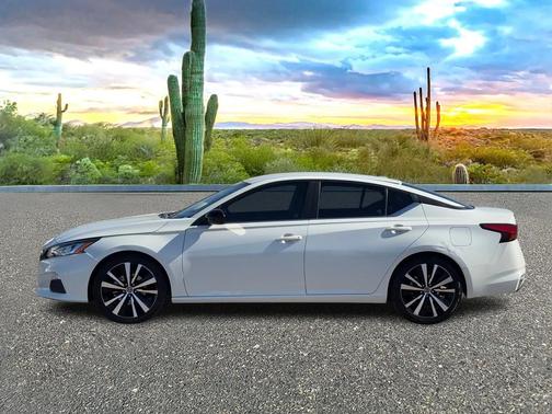 2022 Nissan Altima SR FWD