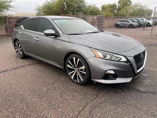 Photo 3 of 16 of 2020 Nissan Altima 2.5 Platinum