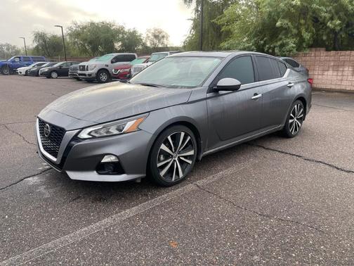 Photo 1 of 16 of 2020 Nissan Altima 2.5 Platinum