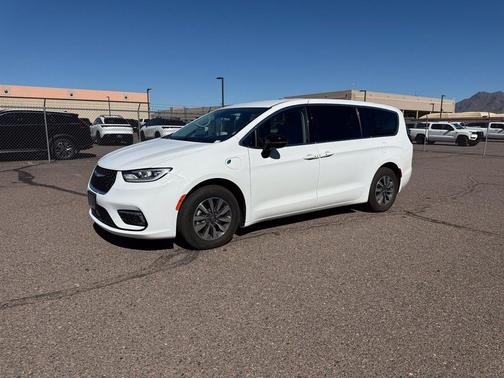 Bright White Clearcoat 2024 Chrysler Pacifica Hybrid Select