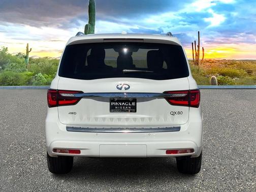 2023 INFINITI QX80 Luxe