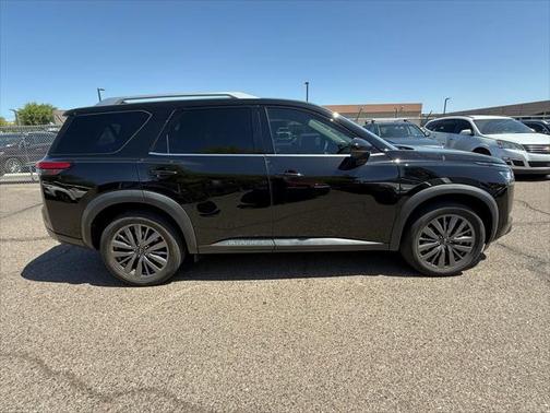 2023 Nissan Pathfinder SL FWD