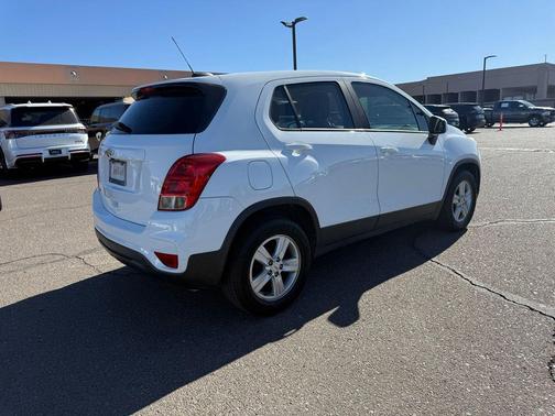 Summit White 2020 Chevrolet Trax LS