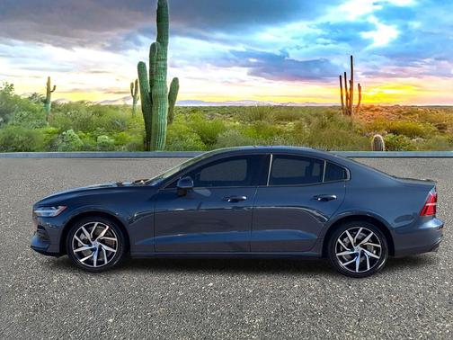 2020 Volvo S60 T6 Momentum