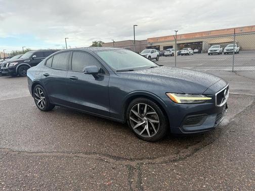 2020 Volvo S60 T6 Momentum