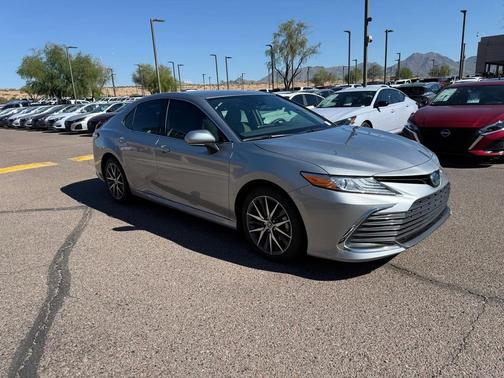 2022 Toyota Camry Hybrid XLE