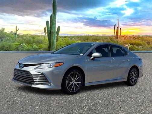 2022 Toyota Camry Hybrid XLE