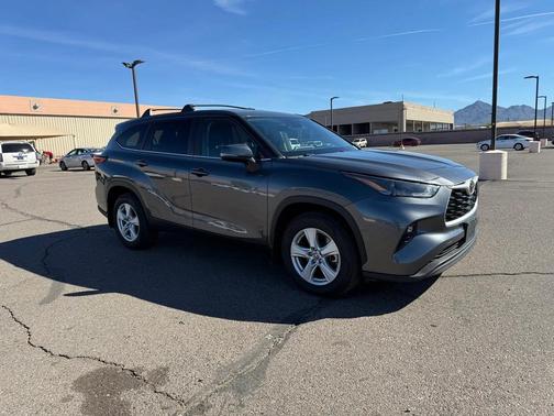 2023 Toyota Highlander LE