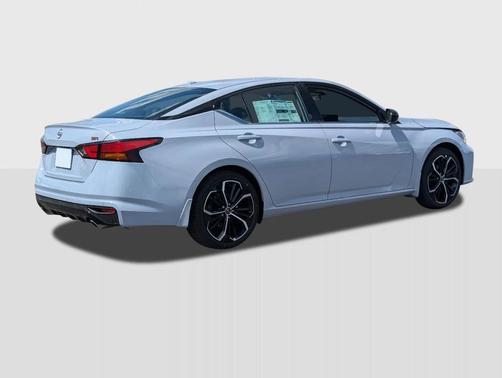 2025 Nissan Altima SR FWD