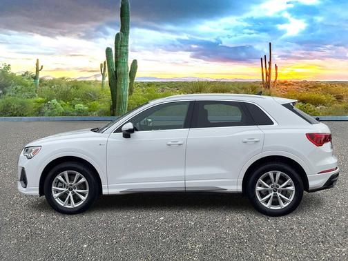 2024 Audi Q3 Premium 45 TFSI S line quattro Tiptronic