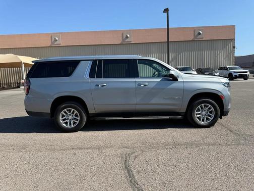2024 Chevrolet Suburban LT