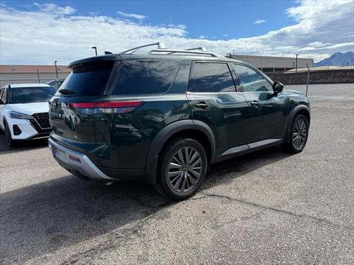 2023 Nissan Pathfinder SL FWD