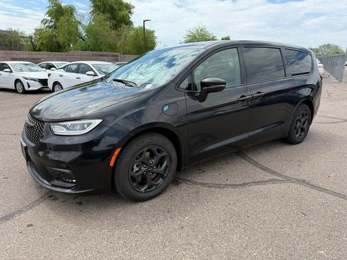2022 Chrysler Pacifica Hybrid Touring L
