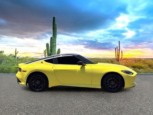 Ikazuchi Yellow Pearl Tricoat/Super Black 2023 Nissan Z Performance Auto