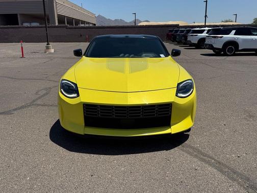 Ikazuchi Yellow Pearl Tricoat/Super Black 2023 Nissan Z Performance Auto