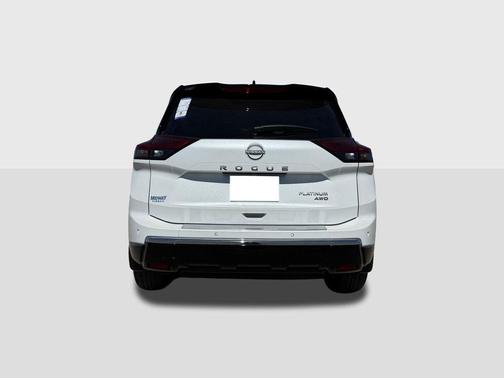 Everest White Pearl/Super Black 2026 Nissan Rogue Platinum