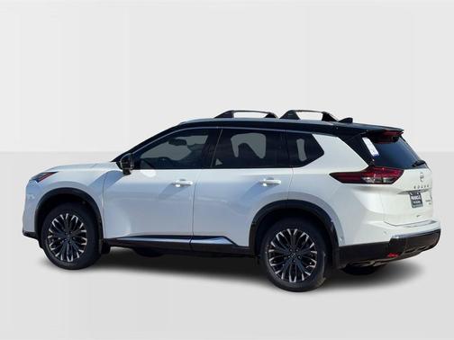 Everest White Pearl/Super Black 2026 Nissan Rogue Platinum