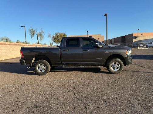 2021 RAM 2500 Tradesman Crew Cab 4x4 6'4' Box