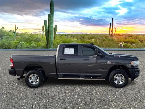 2021 RAM 2500 Tradesman Crew Cab 4x4 6'4' Box