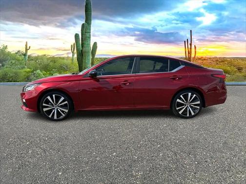 2022 Nissan Altima SR FWD
