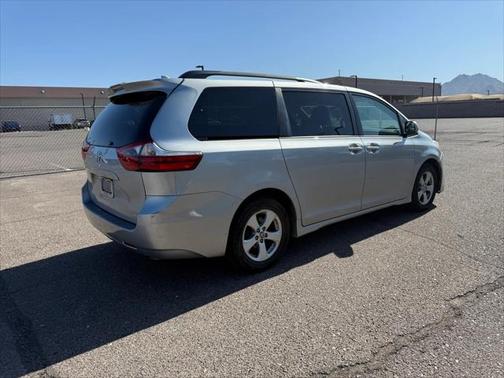 2020 Toyota Sienna LE