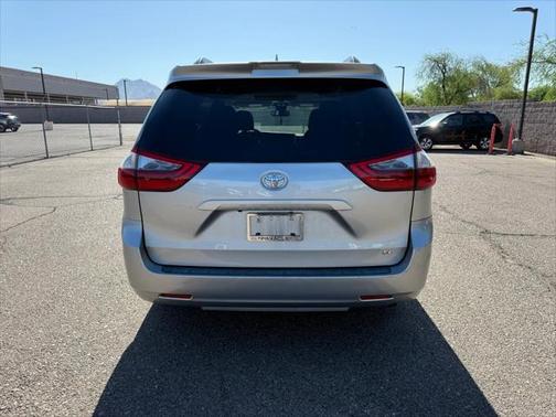 2020 Toyota Sienna LE
