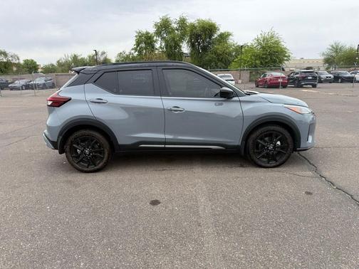 2023 Nissan Kicks SR
