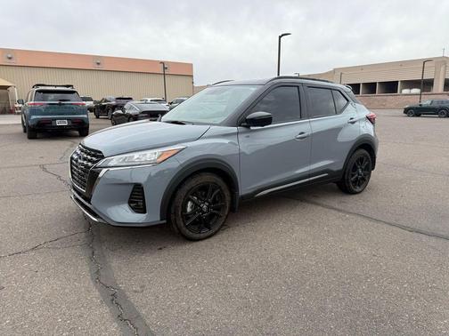 2023 Nissan Kicks SR