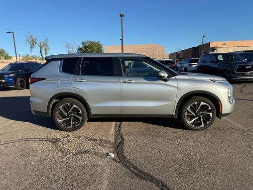 2024 Mitsubishi Outlander SE