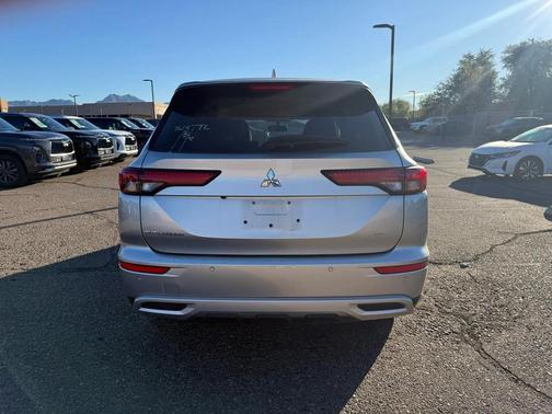 2024 Mitsubishi Outlander SE