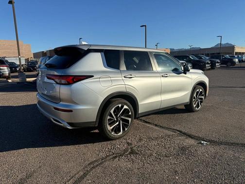2024 Mitsubishi Outlander SE