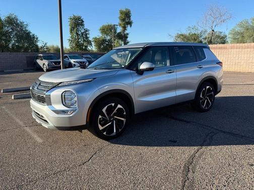 2024 Mitsubishi Outlander SE