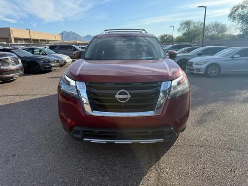 2023 Nissan Pathfinder SL 4WD