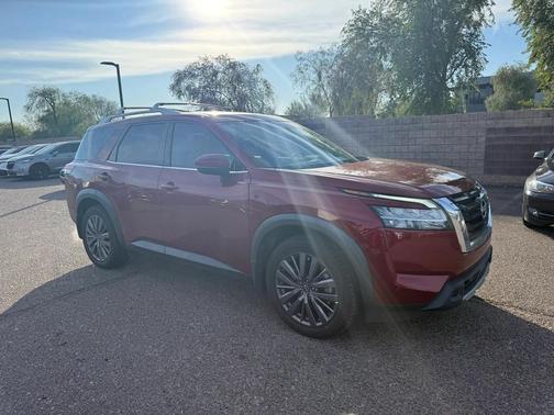 2023 Nissan Pathfinder SL 4WD