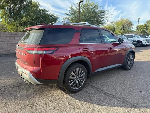 2023 Nissan Pathfinder SL 4WD