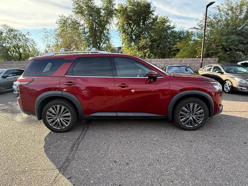 2023 Nissan Pathfinder SL 4WD