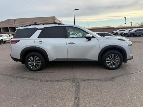 2022 Nissan Pathfinder SV 2WD