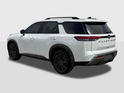 Everest White Pearl Tricoat 2026 Nissan Pathfinder SL
