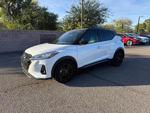 2023 Nissan Kicks SR