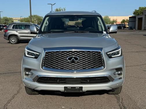 2022 INFINITI QX80 Luxe