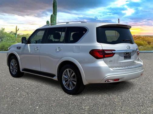 2022 INFINITI QX80 Luxe