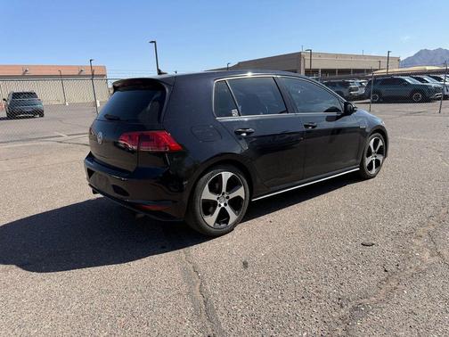 Deep Black Pearl 2016 Volkswagen Golf GTI 2.0T S 4-Door