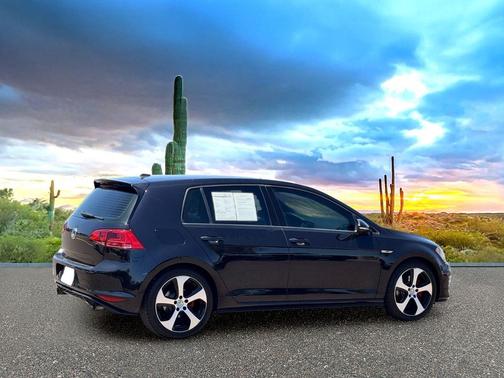 Deep Black Pearl 2016 Volkswagen Golf GTI 2.0T S 4-Door