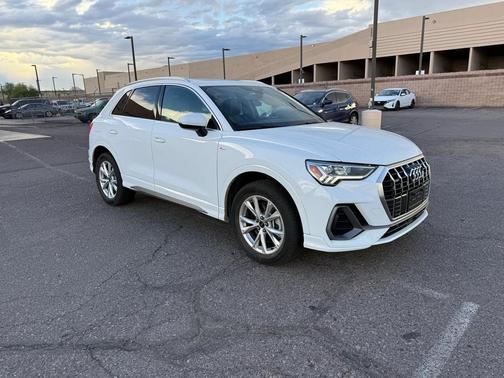 2024 Audi Q3 Premium 45 TFSI S line quattro Tiptronic