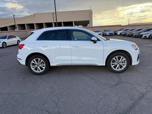 2024 Audi Q3 Premium 45 TFSI S line quattro Tiptronic