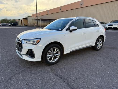 2024 Audi Q3 Premium 45 TFSI S line quattro Tiptronic
