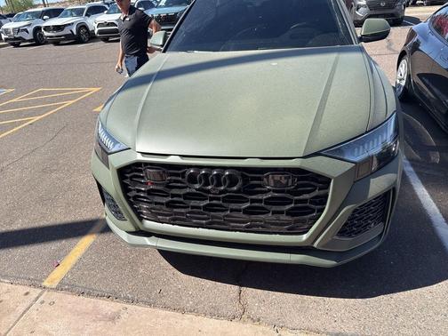 Mythos Black Metallic 2023 Audi RS Q8 4.0T