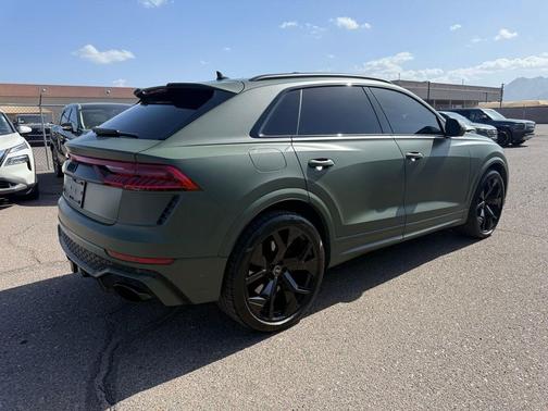 Mythos Black Metallic 2023 Audi RS Q8 4.0T