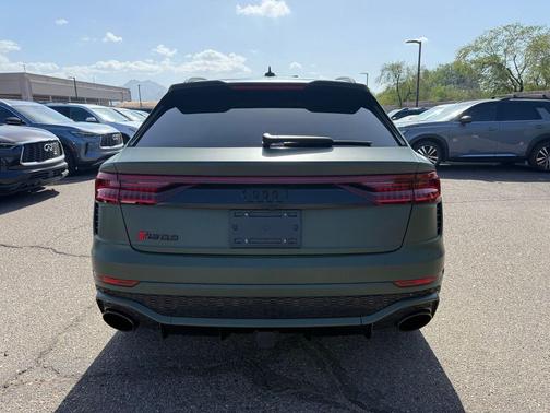 Mythos Black Metallic 2023 Audi RS Q8 4.0T